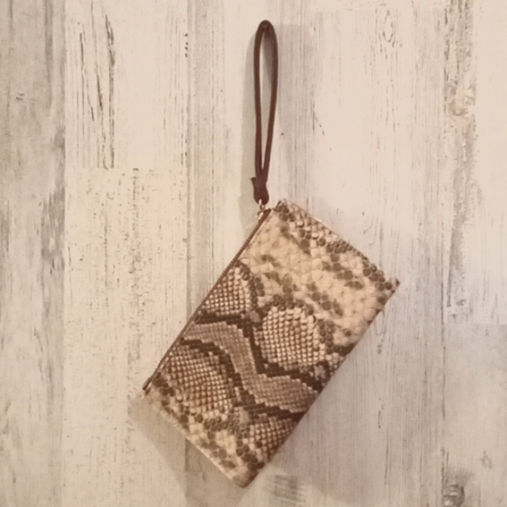 NEW Wristlet/Wallet - Picture 3 of 3